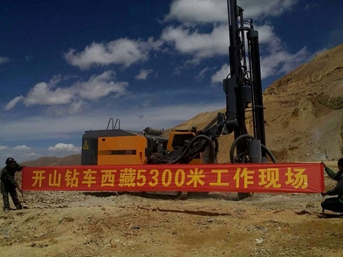 開(kāi)山全液壓(ya)鑽機青藏(cáng)高原5300米工(gong)作現場 開(kai)山全液壓(ya)鑽機青藏(cáng)高原5300米工(gong)作現場