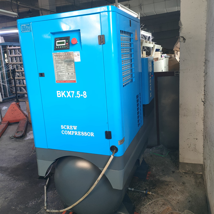 開山空壓(ya)機BKX7.5帶罐服役絲綢(chou)生産企業